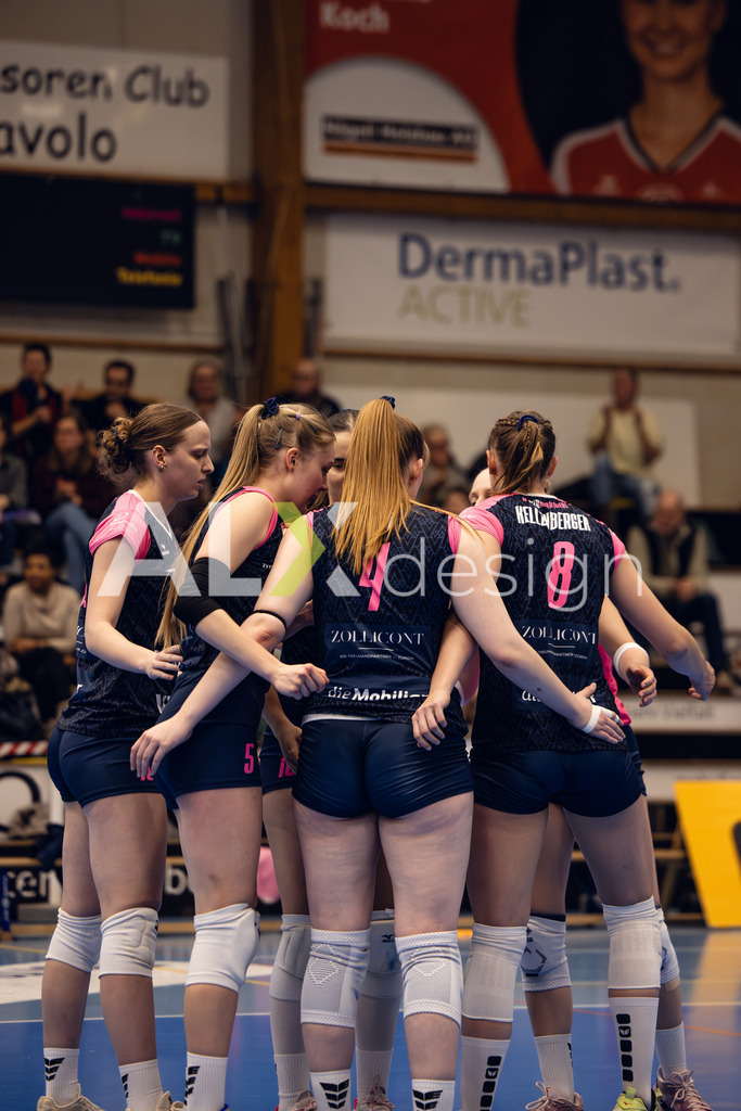 Volleyball I Frauen I Saison 2025-2026 I Volleyball NLA | Women I Round 14 I VC Kanti Schaffhausen - NLZ Volleyball Academy Zürich I 16.01.2026 | NLZ Volleyball Academy Zürich - Spielerinnenkreis - Realisiert mit Pictrs.com
