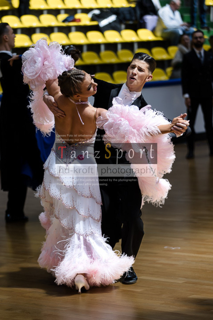20250517_HessenTanzt_WDSF_IntOpen_Std_0674 | Tanzsportbilder, Standardtanz, Lateintanz, WDSF, DTV, LTVB, dancecomp, goc, hessen tanzt, blaues band der spree, walzer, tango, wiener walzer, slowfox, quickstepp, samba, rumba, cha-cha-cha, paso doble. jive, hd-kroft photography, turniertanzsport