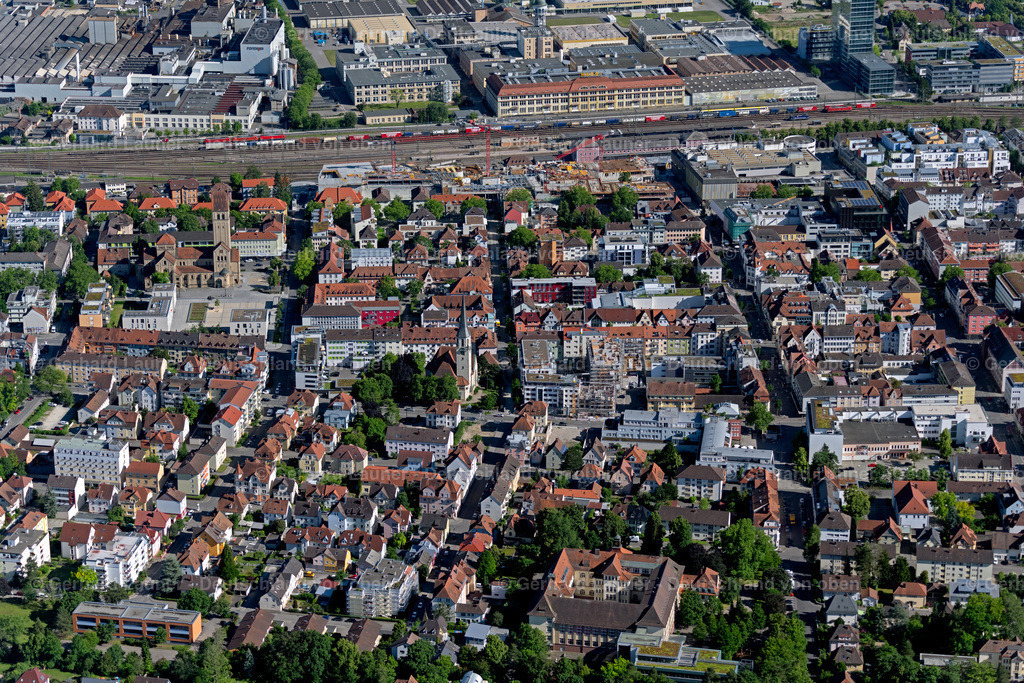 4032410 | SINGEN (HOHENTWIEL) 12.06.2020 Innenstadtbereich im Stadtgebiet in Singen (Hohentwiel) im Bundesland Baden-Württemberg, Deutschland. // District in the city around the railway station in Singen (Hohentwiel) in the state Baden-Wuerttemberg, Germany. Foto: Gerhard Launer