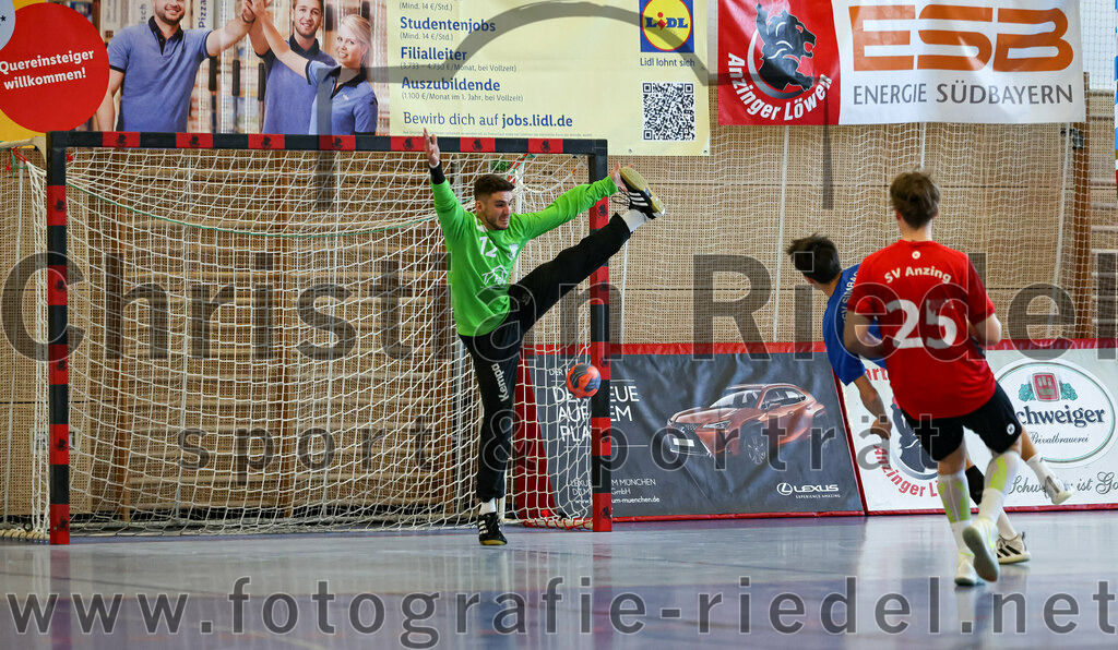 2022-12-17_075_SV_Anzing_gegen_TSV_Simbach | Anzing, Deutschland, 17.12.2022:
Handball, Bayernliga männliche A-Jugend 2022 / 2023, 9. Spieltag, SV Anzing gegen TSV Simbach, Endergebnis: 39:30

Torwart Tobias Baumann (SV Anzing, #12), Leon Korpar (SV Anzing, #25)

Foto: Christian Riedel / fotografie-riedel.net