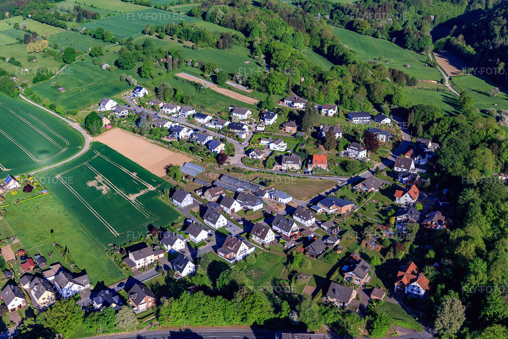 Luftbild: Weintalstr im Ortsteil Stahle in Höxter im Bundesland Nordrhein-Westfalen in Deutschland. Foto: IMG_107180.jpg vom 05.05.2018 durch Werner Riehm/FLY-FOTO.de
