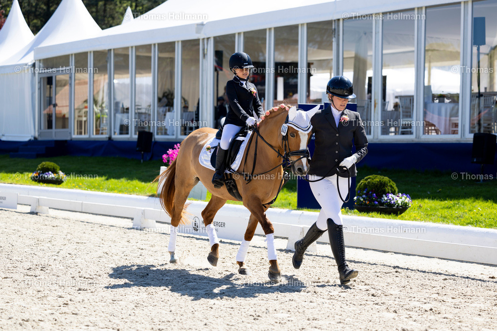 TH_889-Donatella 114-Stüve_ Philippa_27972 | Horses &amp; Dreams 2025 am 27.04.25 in Hagen a.T.W., Thomas Hellmann, 889Donatella 114Stüve, Philippa