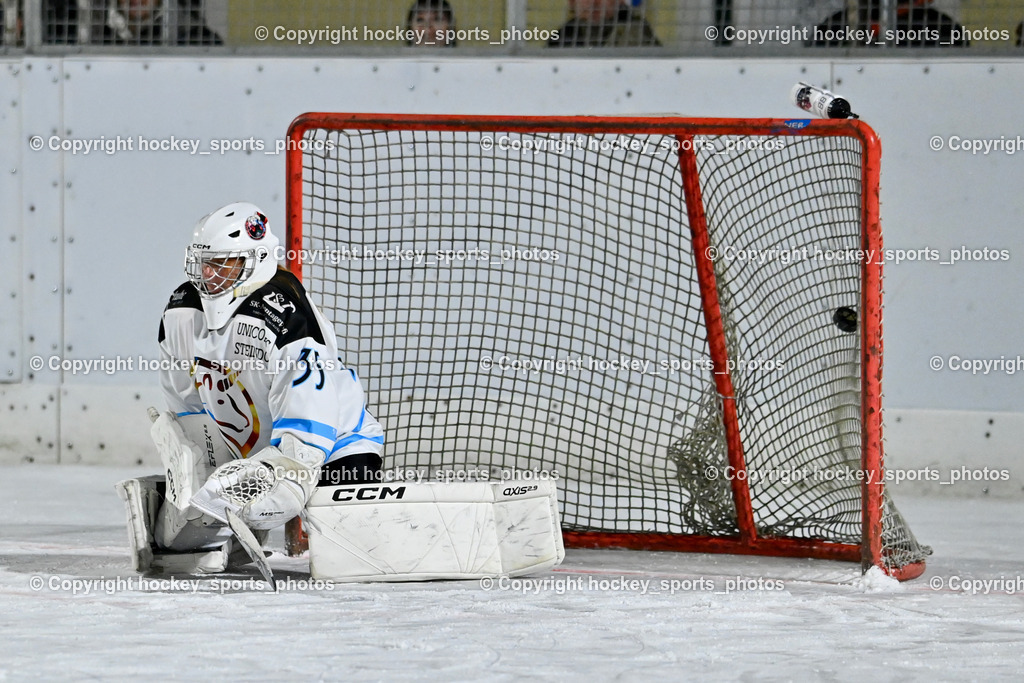 Wildcats Paternion vs. Unicorns Steindorf | #35 Winkler Therese UNICORNS STEINDORF, Wildcats Paternion vs. Unicorns Steindorf, Wildcats Paternion vs. Unicorns Steindorf am 02.01.2026 in Paternion (Eislaufplatz Paternion), Austria, (Photo by Bernd Stefan)
