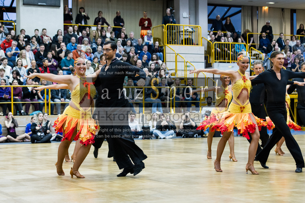 202603145_RL_Lat-Formationen_Nbg_6275 | Tanzsportbilder, Standardtanz, Lateintanz, WDSF, DTV, LTVB, dancecomp, goc, hessen tanzt, blaues band der spree, walzer, tango, wiener walzer, slowfox, quickstepp, samba, rumba, cha-cha-cha, paso doble. jive, hd-kroft photography, turniertanzsport