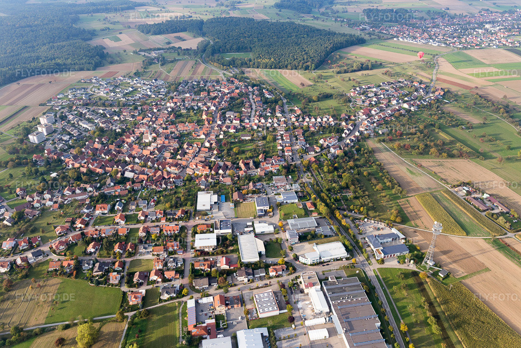 Luftbild: Ortsansicht von Süden im Ortsteil Göbrichen in Neulingen im Bundesland Baden-Württemberg in Deutschland. Foto: IMG_103644.jpg vom 23.09.2017 durch Werner Riehm/FLY-FOTO.de