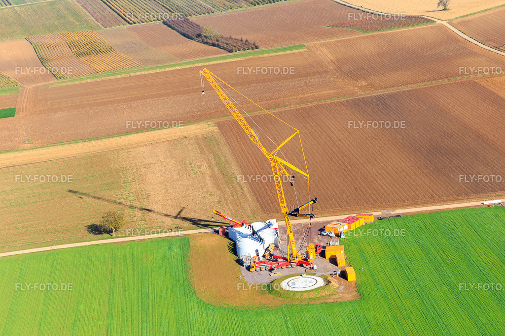 Baustelle für Mast einer WKA des Windparks Freckenfeld der EnBW -für Windenergieanlage  mit  6 Windrädern | Luftbild: Baustelle für Mast einer WKA des Windparks Freckenfeld der EnBW -für Windenergieanlage  mit  6 Windrädern in Freckenfeld im Bundesland Rheinland-Pfalz in Deutschland. Foto: IMG_104358.jpg vom 31.10.2017 durch Werner Riehm/FLY-FOTO.de - Realisiert mit Pictrs.com