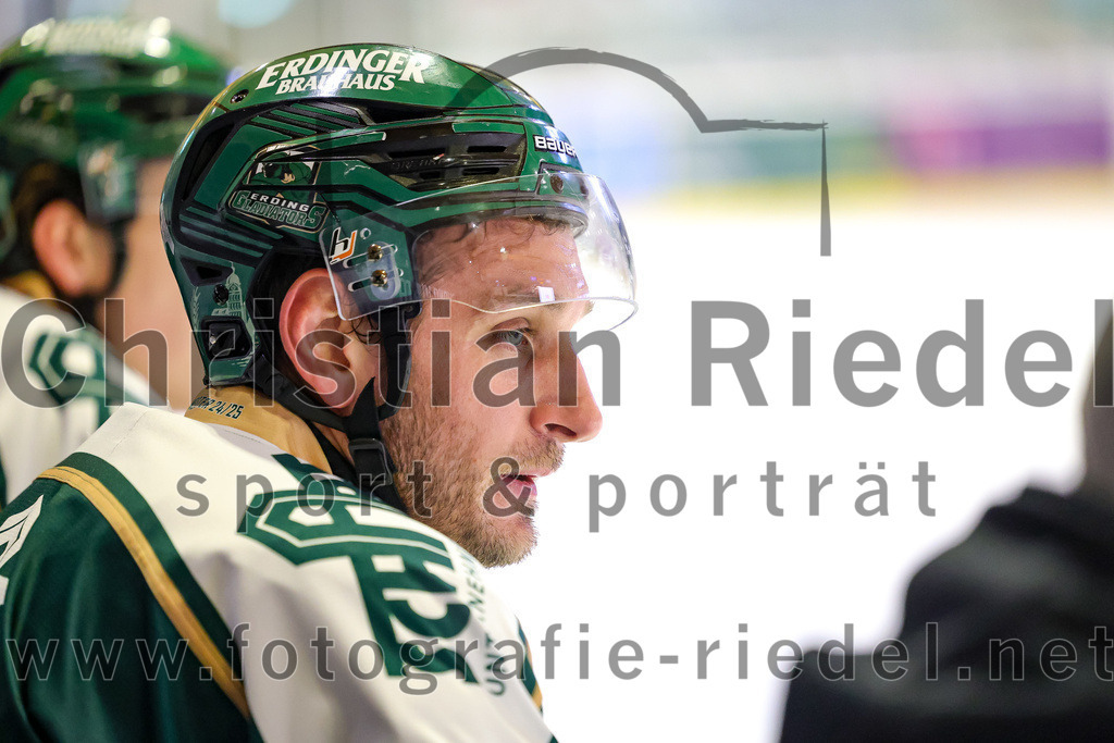 2026-01-18_095_TSV_Erding_gegen_Selber_Woelfe | Erding, Deutschland, 18.01.2026:Eishockey, Oberliga Süd 2025 / 2026, 38. Spieltag, TSV Erding gegen Selber Wölfe, Endergebnis: 2:3 n.V.Maximilian Forster (Erding Gladiators, #81)Foto: Christian Riedel / fotografie-riedel.net