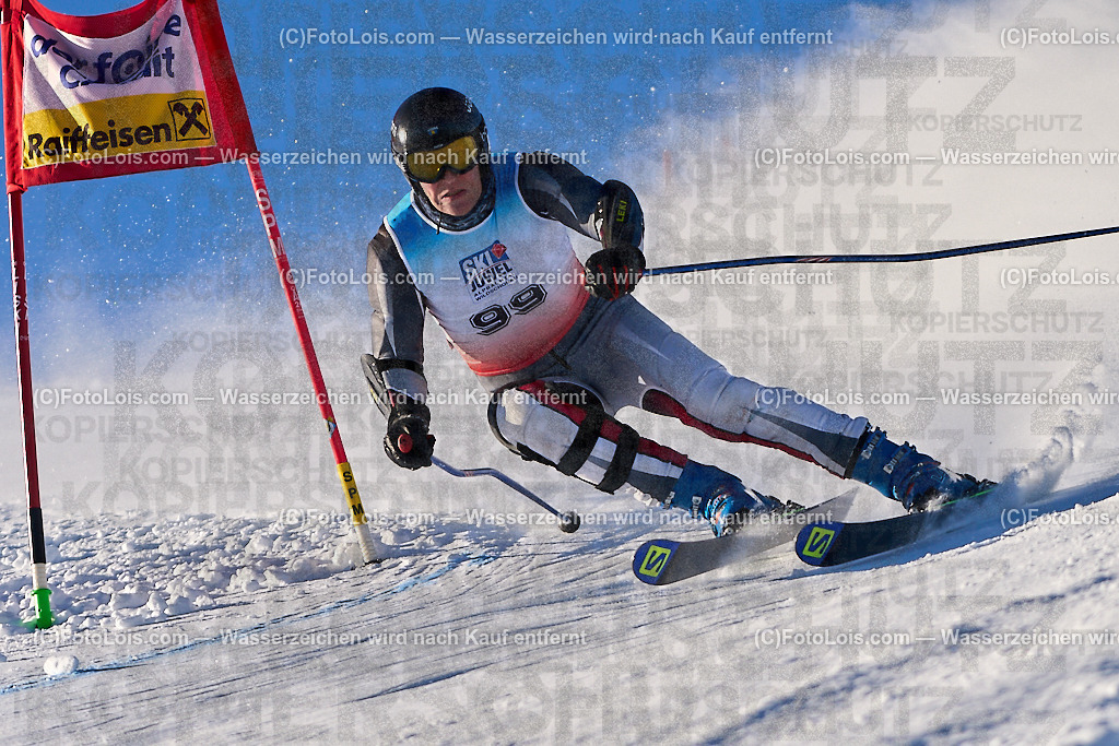ALP4634_MASTERS-Cup_GS-A Herrn_Protz Norbert | (C)FotoLois.com, Alois Spandl. FIS Masters-Cup Wildschönau, Giant Slalom auf der Piste Schatzberg GS, Siegerehrung auf dem Dorfplatz Niederau, Sa 13. Januar 2024.