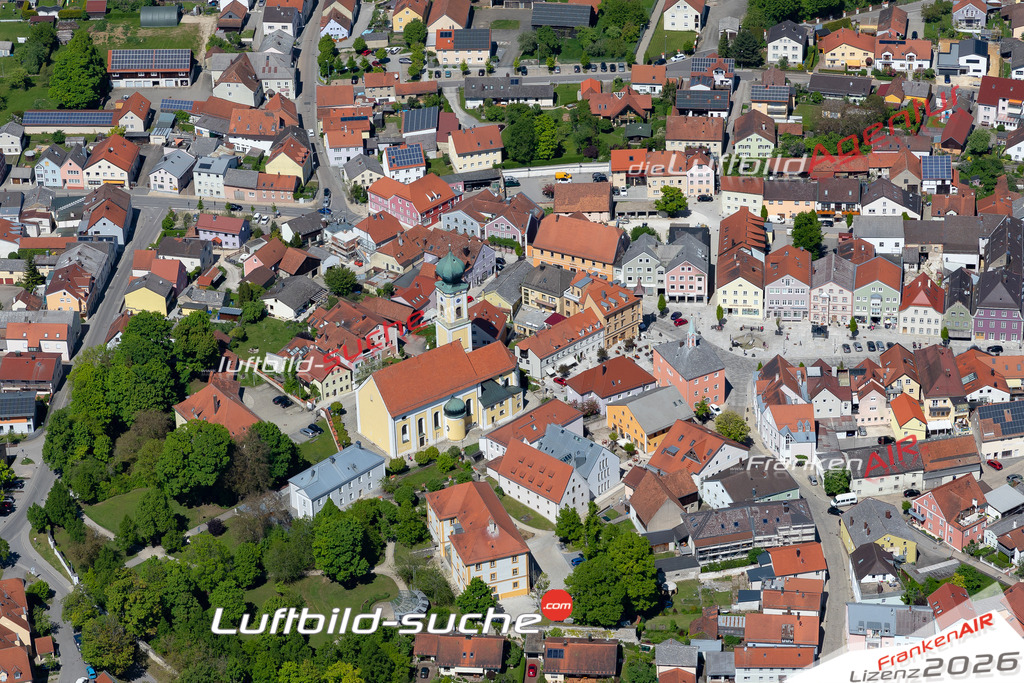 Das Luftbild der Stadt Hemau wurde 2021 vom Flugzeug heraus erstellt (keine Drohne) Aufnahmehöhe ca.450 Meter- hohe Bildauflösung und Druck-Qualität garantiert!