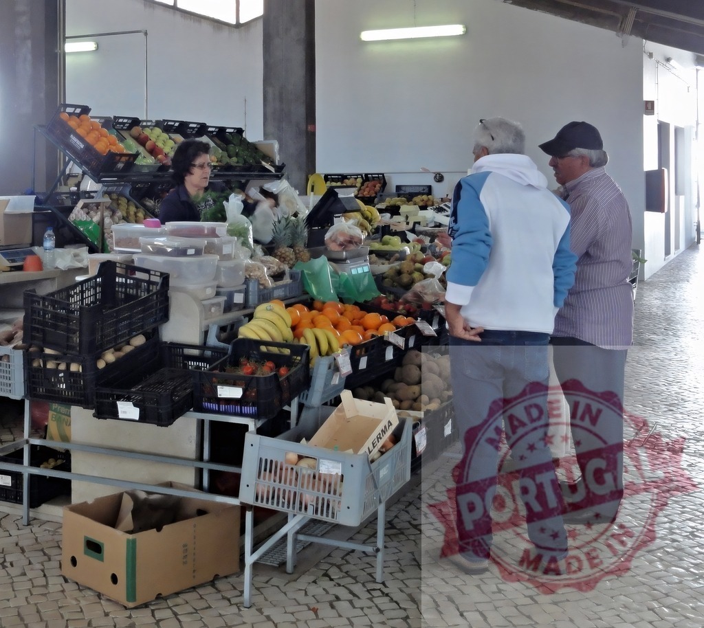 Market stall vendor selling fresh produce to customers | Vendors are selling fruits and vegetables at a vibrant market stall to customers - Realized with Pictrs.com
