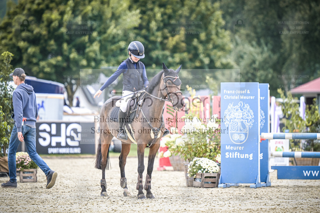 DOS_0968 | Entdecke hochwertige Reitturnierfotos von Foto Oger. Professionell, emotional und authentisch – jetzt Lieblingsmomente im Shop bestellen. - Realisiert mit Pictrs.com