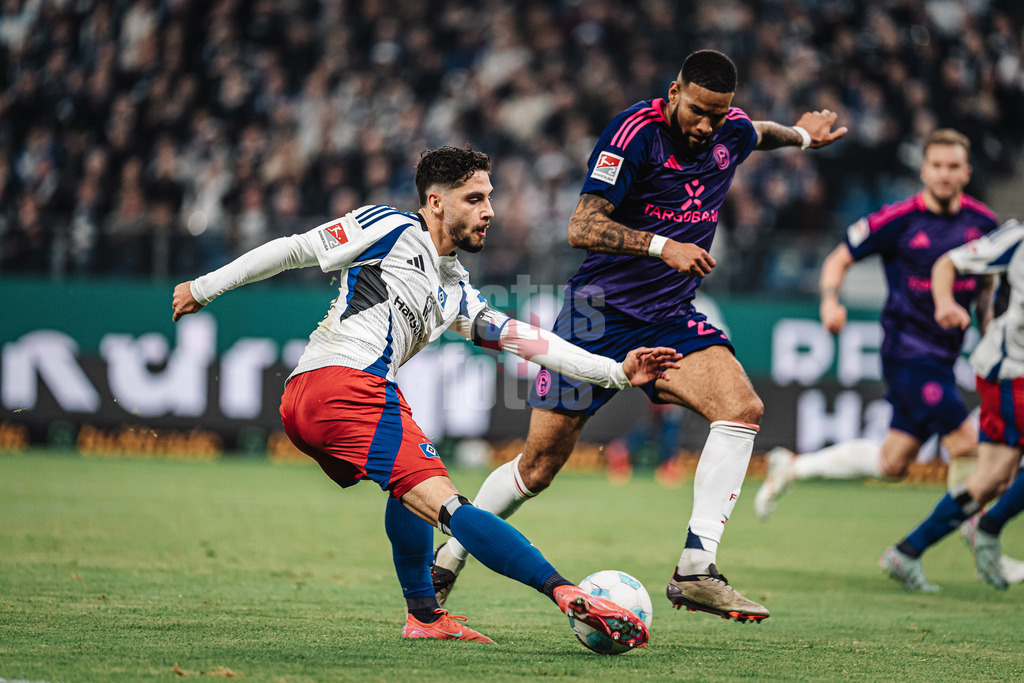 Fußball | Männer | Saison 2024/2025 | 2. Fußball-Bundesliga | 25. Spieltag | Hamburger SV vs. Fortuna Düsseldorf | 08.03.2025 | Ludovit Reis (#14, HSV) schießt den Ball