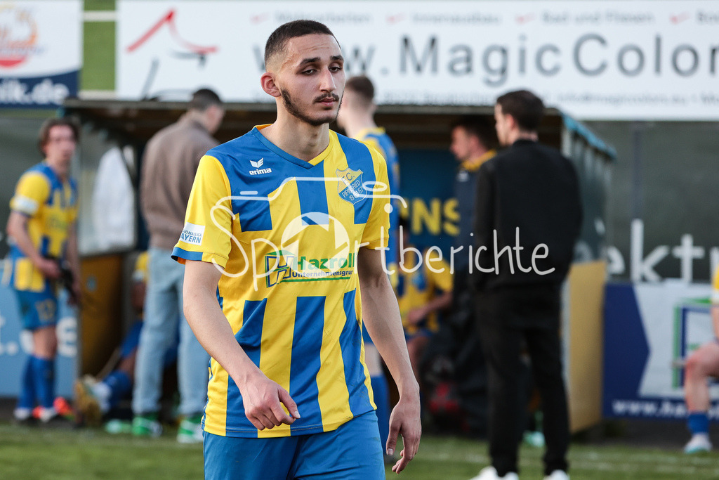 FC Pipinsried - TSV Buchbach | Auf Wiedersehen in Pipinsried? / Der Dorfclub steigt aus der Regionalliga ab / Absteiger / Abstieg / Symbolbild / haengende Koepfe nach Schlusspfiff bei den Hausherren / Mohammed AMDOUNI (FCP #28)
