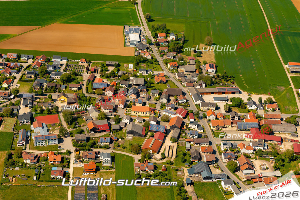 Das Luftbild zeigt : Pondorf Altmannstein - Die Luftaufnahme wurde 2024 vom UL-Flugzeug aus erstellt ( keine Drohne ) - Hochauflösende Luftaufnahme - Für grossformatige Ausdrucke geeignet. Die Geschenkidee !Mit Lizenz und Bildrechte bestellbar