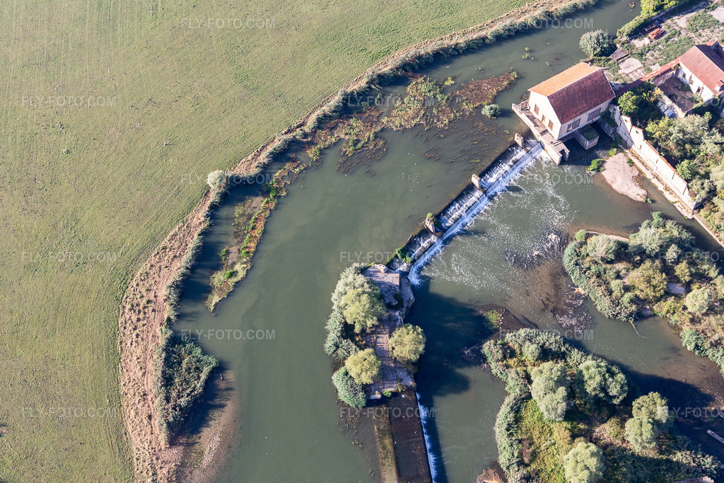 Aerial view: Meurthe in Saint-Nicolas-de-Port in the state Meurthe et Moselle, France. – Photo: IMG_118214.jpg taken on 09/15/2019 by Werner Riehm/FLY-FOTO.com – Resolution of the original: 5472 x 3648 px