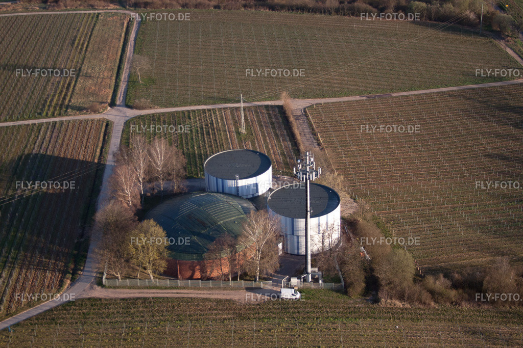 Wassertürme/-Tanks | Luftbild: Wassertürme/-Tanks im Ortsteil Arzheim in Landau im Bundesland Rheinland-Pfalz in Deutschland. Foto: IMG_63158.jpg vom 20.03.2014 durch Werner Riehm/FLY-FOTO.de - Realisiert mit Pictrs.com