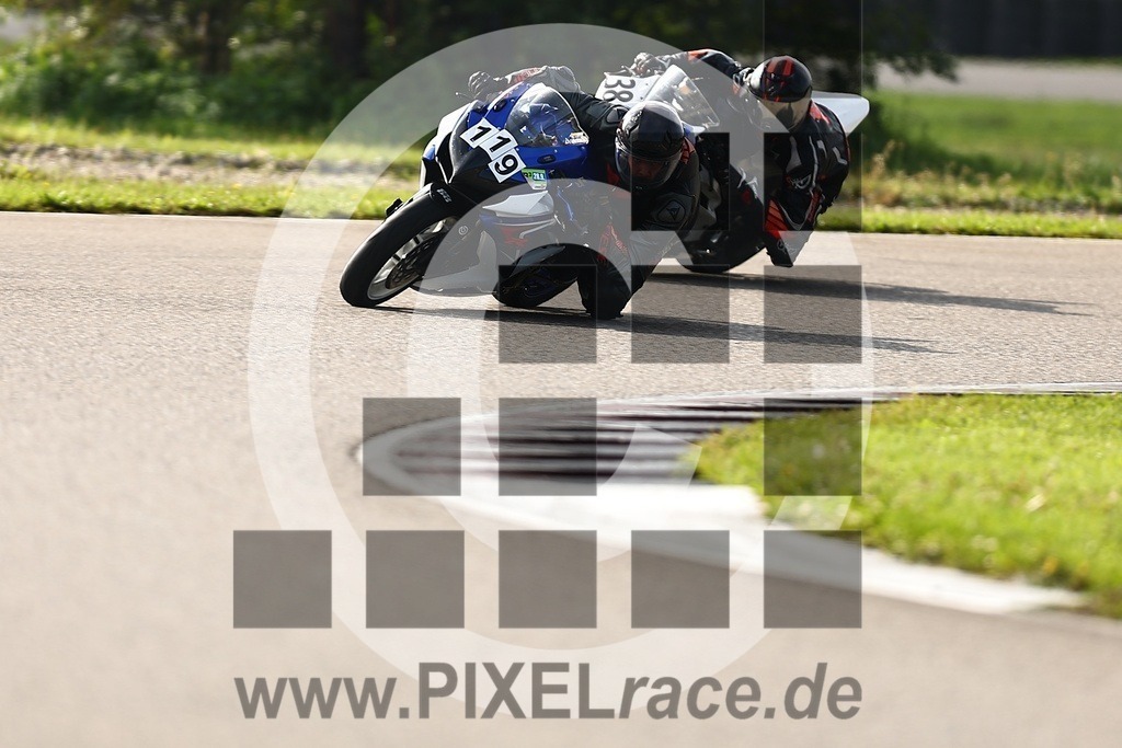 0119-20250928_00925 | Schöne Erinnerungen an spannende Momente - das festzuhalten ist unser Job. PIXELrace.de ist seit 2003 auf den Rennstrecken Europas unterwegs um die Action draußen beim Fahren und die wunderbare Stimmung imm Fahrerlager für euch einzufangen.