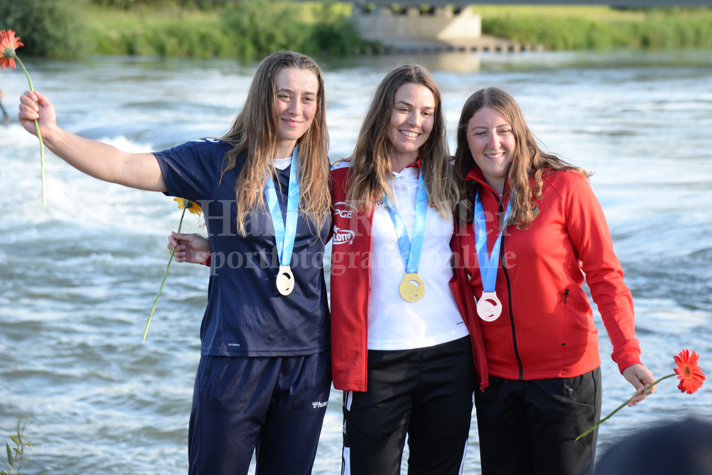 HR6_0116A | 2024 ICF CANOE FREESTYLE WORLD CUP 1 - PlattlingWomen's Kayak Surface Final v.l. Ottilie ROBINSON-SHAW (Great Britain); Zofia TULA (Poland); Merle HAUSER (Germany) - Realisiert mit Pictrs.com