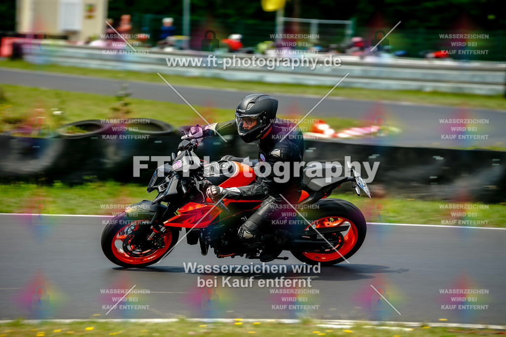 VBK-4805 | Hier findet Ihr Bilder von Touristenfahrten auf der Nürburgring Nordschleife oder von anderen Veranstaltungen die ich besucht habe. Viel Spass beim Durch Schauen 