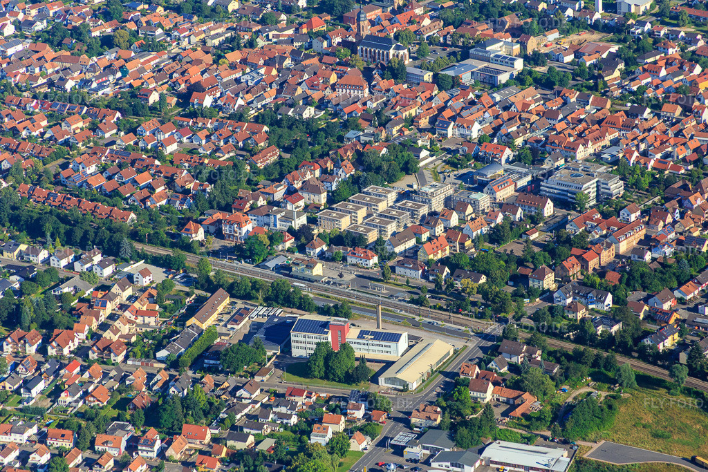 Luftbild: Neubaugebiet Im Stadtkern in Kandel im Bundesland Rheinland-Pfalz in Deutschland. Foto: IMG_091800.jpg vom 10.07.2016 durch Werner Riehm/FLY-FOTO.de