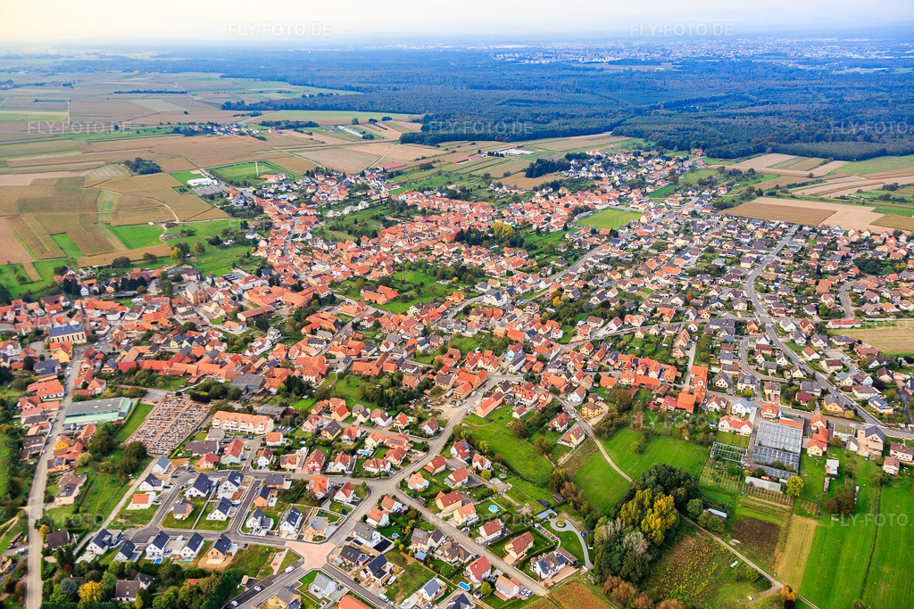Luftbild: Ortsansicht von Südosten in Weitbruch im Bundesland Bas-Rhin in Frankreich. – Foto: IMG_074230.jpg vom 04.10.2014 durch Werner Riehm/FLY-FOTO.de – Auflösung des Originals: 5472 x 3648 px
