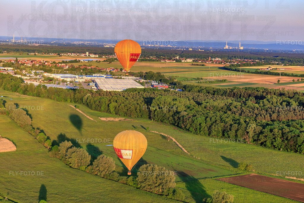 Pfalzgas Zwillingsballone | Luftbild: Pfalzgas Zwillingsballone in Steinweiler im Bundesland Rheinland-Pfalz in Deutschland. Foto: IMG_114156.jpg vom 23.05.2019 durch Werner Riehm/FLY-FOTO.de - Realisiert mit Pictrs.com