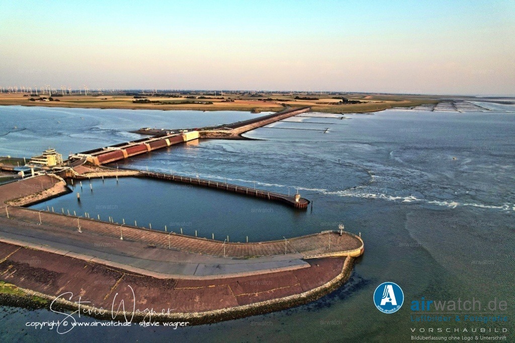 Eider-Sperrwerk - Nordfriesland  | Entdecken Sie atemberaubende Luftbilder und Fotografien auf airwatch.de - Tauchen Sie ein in eine Welt voller faszinierender Aufnahmen aus der Vogelperspektive.