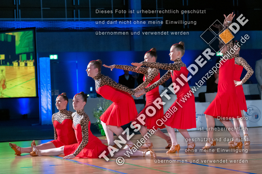 20250504-01009 | Hier finden Sie Tanz Bilder vom Latein und Standard Formationen tanzen. Sportbilder vom Tanzsport. Schöne Fotos und von Weltmeisterschaft, Europameisterschaft, Bundesliga, Regionalliga, Oberliga und Landesliga sowie von GOC Stuttgart, DanceComp, WM Bremen