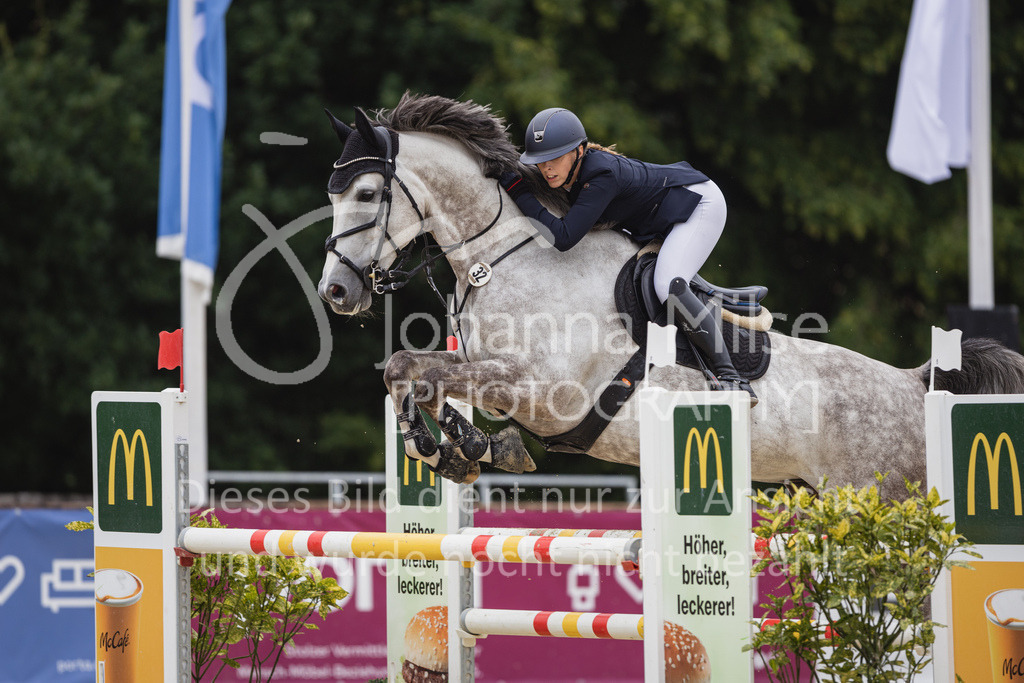 230730_BHO_M2-Spr_1-426 | Deine schönsten Turniermomente als professionelle Fotos! Entdecke hochwertige Pferdesport-Fotografie im Online-Shop. Jetzt Fotos finden & bestellen!