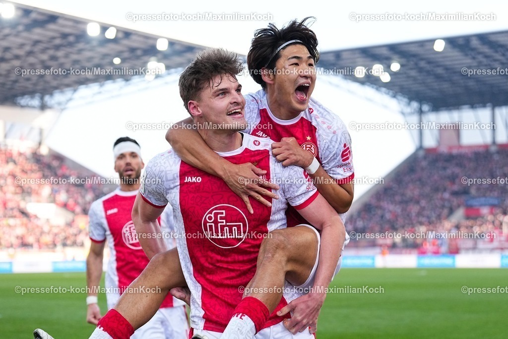 xYDRx24012601039 | 24.01.2026, xydrx, Fußball, 3.Liga, Rot-Weiss Essen - TSV Havelse, Saison 2025 2026, Stadion an der Hafenstraße: Torjubel nach dem Tor zum 1:0 für Rot-Weiss Essen durch Torschütze Marek Janssen (Rot-Weiss Essen #20)zusammen mit Kaito Mizuta (Rot-Weiss Essen #24)     DFB regulations prohibit any use of photographs as image sequences and or quasi-video. Photo: xYannisxDreimannxPressefotoKochx
