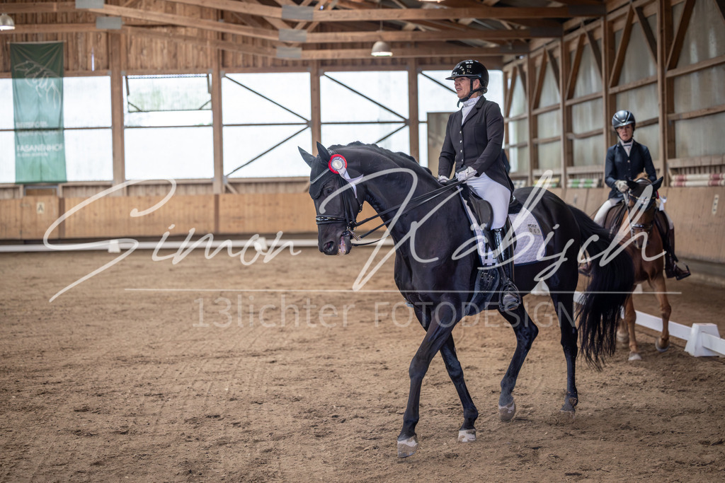 20251011-_3LI1300 | Tierfotografie Pferde, Hunde, Katzen, Haustiere.
Turnierfotografie Reitturniere, Reiten, Springreiten, Dressur in Hanau, dem Main-Kinzig-Kreis und dem Rhein-Main- Gebiet um Frankfurt