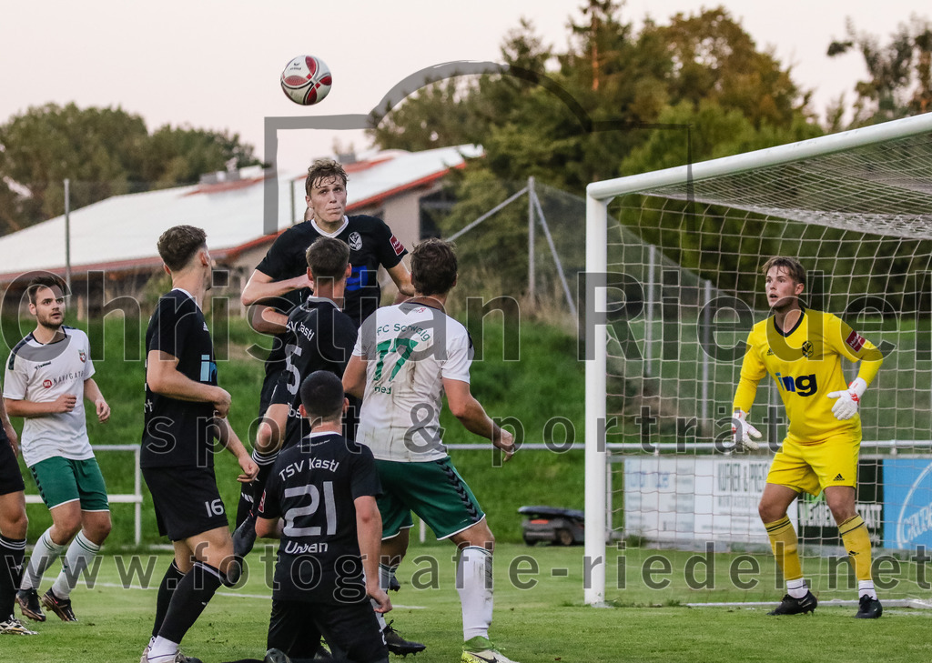 2023-08-18_133_FC_Schwaig_gegen_TSV_Kastl | Oberding, Deutschland, 18.08.2023:
Fußball, Landesliga Südost 2023 / 2024, 7. Spieltag, FC Schwaig gegen TSV Kastl, Endergebnis: 2:2

Pascal Linhart (TSV Kastl, #16), Raphael Kamhuber (TSV Kastl, #5), Tobias Urban (TSV Kastl, #21), Benjamin Held (FC Schwaig, #17), Torwart Patrick Alramseder (TSV Kastl, #24)

Foto: Christian Riedel / fotografie-riedel.net