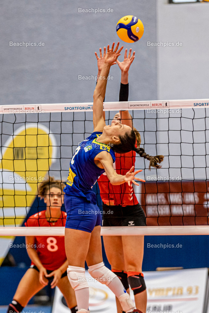 2022-00063301-Testspiel-Deutschland-Brasilien | Zuspiel Caroline GATTAZ #2 BRA, 17.09.2022; Berlin Foto: Gerold Rebsch - www.beachpics.de
