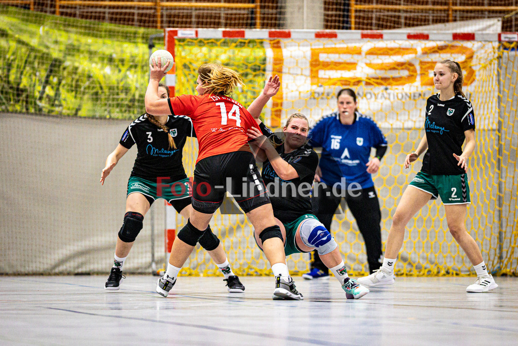 TSV Weilheim gegen TSV Murnau | Handball Bezirksoberliga Frauen Alpenvorland 2024/25, TSV Weilheim gegen TSV Murnau, 20250330,Abwehr Antonia HIBLER (TSV Murnau 14),2025-03-30 in Weilheim (Weilheim, Am Hardt), Malena BECKER (TSV Weilheim 14), Antonia HIBLER (TSV Murnau 14)Copyright: WolfgangxLindner www.foto-lindner.de