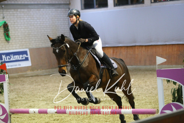 IMG_0852 | Deine Turnierfotos vom Reitturnier online kaufen: Dressur, Springen & Siegerehrung. Professionelle Pferdefotografie aus dem Rheinland – als Download & Print.Alternative: Turnierfotograf für den Pferdesport: Finde deine Fotos von Dressur- und Springturnier