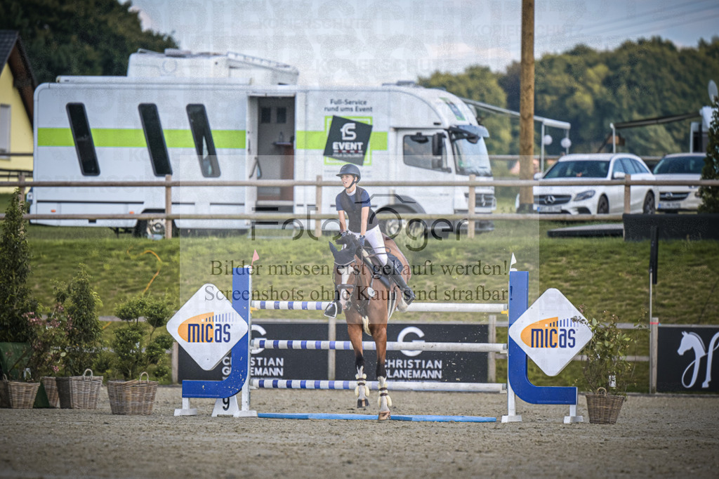 DOS_1259 | Entdecke hochwertige Reitturnierfotos von Foto Oger. Professionell, emotional und authentisch – jetzt Lieblingsmomente im Shop bestellen.Deutschlandweite Turnierfotografie. - Realisiert mit Pictrs.com