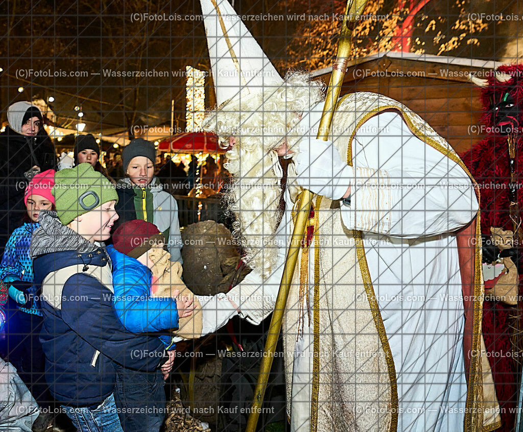ALP4880_Wieselburger Advent_NikolausAbend | (C)FotoLois.com, Alois Spandl, WIESELBURGER ADVENT, der Nikolaus kommt zu den Kindern und bringt Geschenke, Fr 8. Dez. 2023.