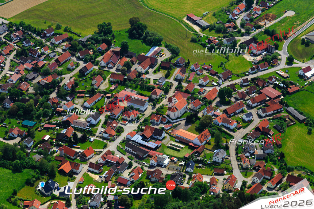 Die Luftaufnahme der Stadt Waltenhausen wurde vom UL-Flugzeug heraus erstellt ( keine Drohne )- hohe Auflösung für beste Qualität