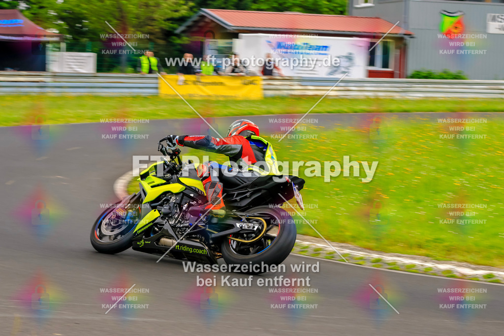 VBK-7546 | Hier findet Ihr Bilder von Touristenfahrten auf der Nürburgring Nordschleife oder von anderen Veranstaltungen die ich besucht habe. Viel Spass beim Durch Schauen 