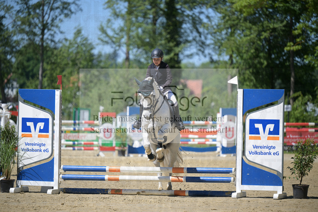 DOS_9659 | Entdecke hochwertige Reitturnierfotos von Foto Oger. Professionell, emotional und authentisch – jetzt Lieblingsmomente im Shop bestellen.Deutschlandweite Turnierfotografie. - Realisiert mit Pictrs.com