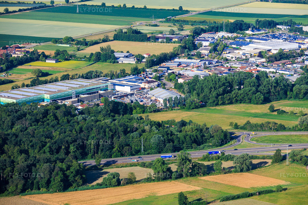 Luftbild: Gewerbegebiet Horst aus Nordosten mit Lager der Frischeplattform Südwest GmbH im Ortsteil Minderslachen in Kandel im Bundesland Rheinland-Pfalz in Deutschland. – Foto: IMG_157551.jpg vom 18.06.2026 durch Werner Riehm/FLY-FOTO.de – Auflösung des Originals: 6000 x 4000 px – WWW.FRISCHEPLATTFORM-SW.DE