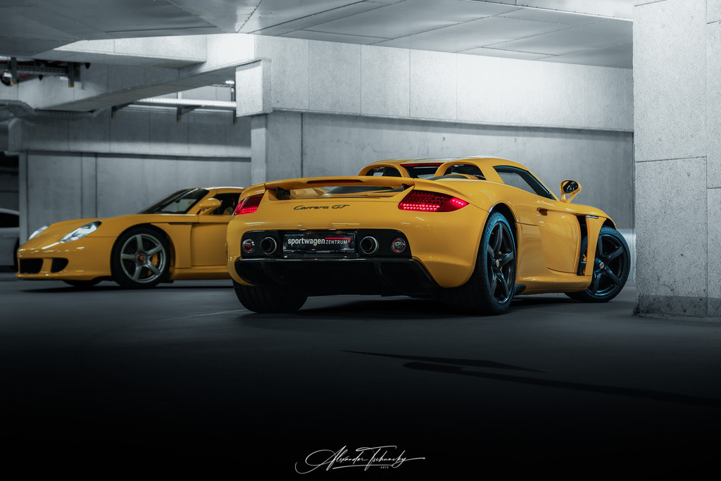 Carrera GT Double Trouble | Entdecken Sie die faszinierende Welt von Alexander Tschuncky Arts: Kreative Fotografie, atemberaubende Automobilkunst und hochwertiger Bilderdruck. Lassen Sie sich inspirieren! - Realisiert mit Pictrs.com