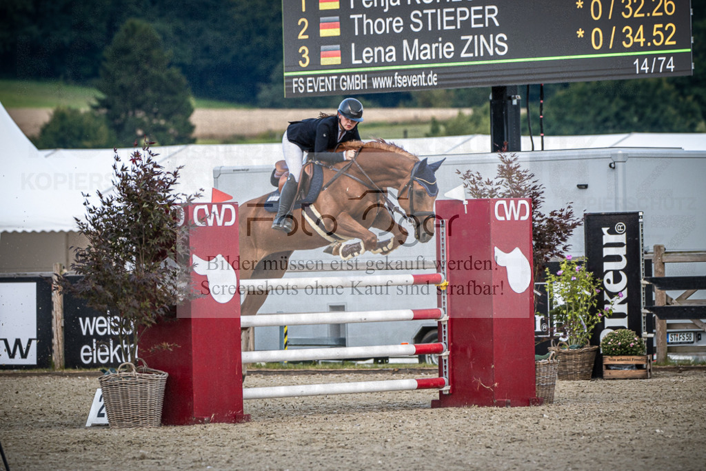 DOS_4027 | Entdecke hochwertige Reitturnierfotos von Foto Oger. Professionell, emotional und authentisch – jetzt Lieblingsmomente im Shop bestellen.Deutschlandweite Turnierfotografie. - Realisiert mit Pictrs.com