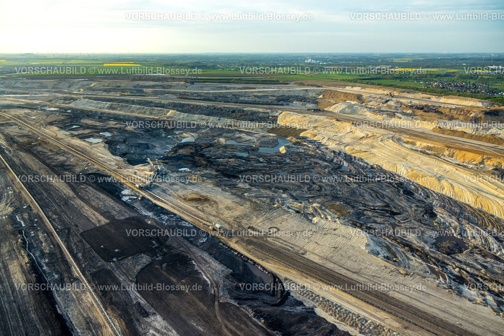Inden240403654BraunkohleTagebauRWE | Luftbild, BraunkohleTagebau Inden der RWE Power AG, Versorgung des Kraftwerks Weisweiler,  Schaufelradbagger, Rheinisches Braunkohlerevier, Inden, Rheinland, Nordrhein-Westfalen, Deutschland