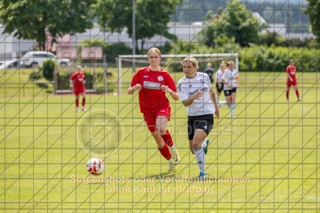 20250518_134939_0238 | #,1.FC Donzdorf (rot) vs. FV Bellenberg (weiß), Fussball, Frauen-Verbandsliga Württemberg, 20. Spieltag, Saison 20242025, Rasenplatz Lautertal Stadion, Süßener Straße 16, 73072 Donzdorf, 18.05.2025 - 1300 Uhr,Foto: PhotoPeet-Sportfotografie/Peter Harich