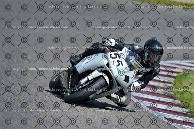 26BT02-1756 | markuskiefer.com - Realisiert mit Pictrs.com