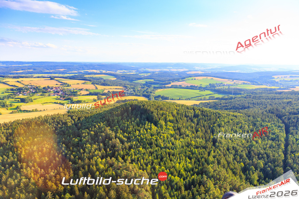 Die Luftaufnahme Straß - Mainleus wurde vom UL-Flugzeug (keine Drohne) aus fotografiert.Hohe Druck- Auflösung-die Geschenkidee!