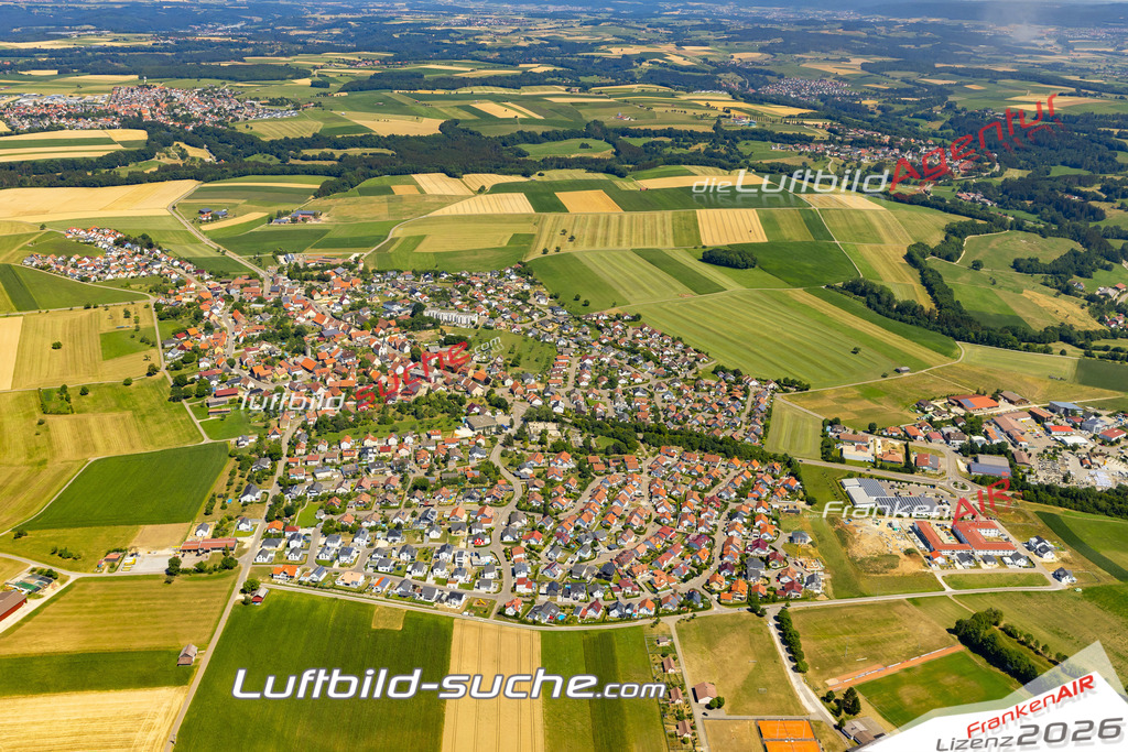Aktuelles Luftbild von  Göggingen - Die Luftaufnahme wurde 2022 mittels UL-Flugzeug erstellt ( keine Drohne ) - hochauflösende Kamera-Systeme von  Canon -Beste Qualität - Für grossformatige Ausdrucke geeignet. Die Geschenkidee !