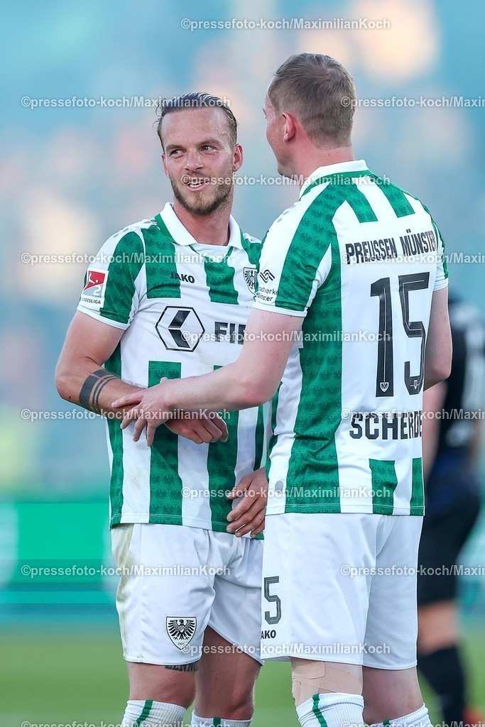 SCP09052502363 | 09.05.2025, Fußball, Preußen Münster - Hertha BSC, 2. Fußball Bundesliga, 33. Spieltag, Preußenstadion, Saison 2024 2025: Jorrit Hendrix (Preussen Muenster #20) Simon Scherder (Preussen Muenster #15) DFB regulations prohibit any use of photographs as image sequences and or quasi-video.
