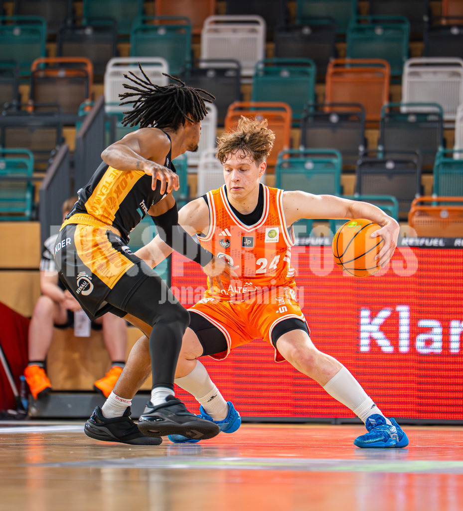 Basketball I Herren I Saison 2025-2026 I ProB Nord I 18. Spieltag I Rasta Vechta II - LOK Bernau-16 | Roy Krupnikas (24,Rasta Vechta II) - Realisiert mit Pictrs.com